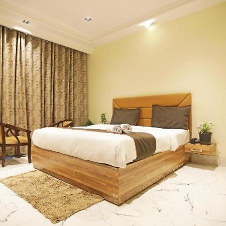 Hotel Royal Paradise By Kdson Nuova Delhi Esterno foto