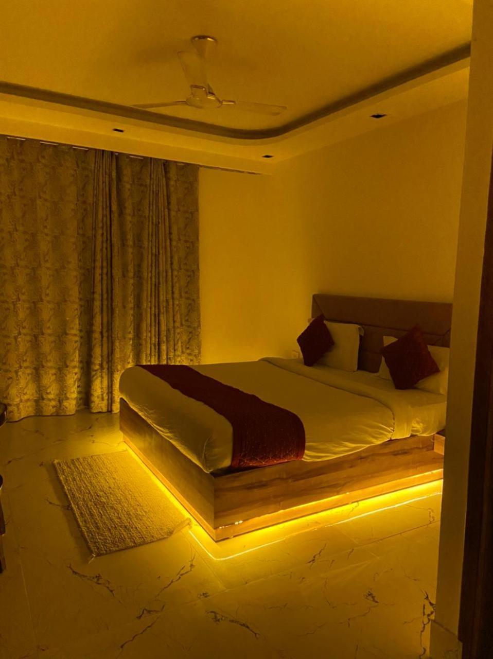 Hotel Royal Paradise By Kdson Nuova Delhi Esterno foto