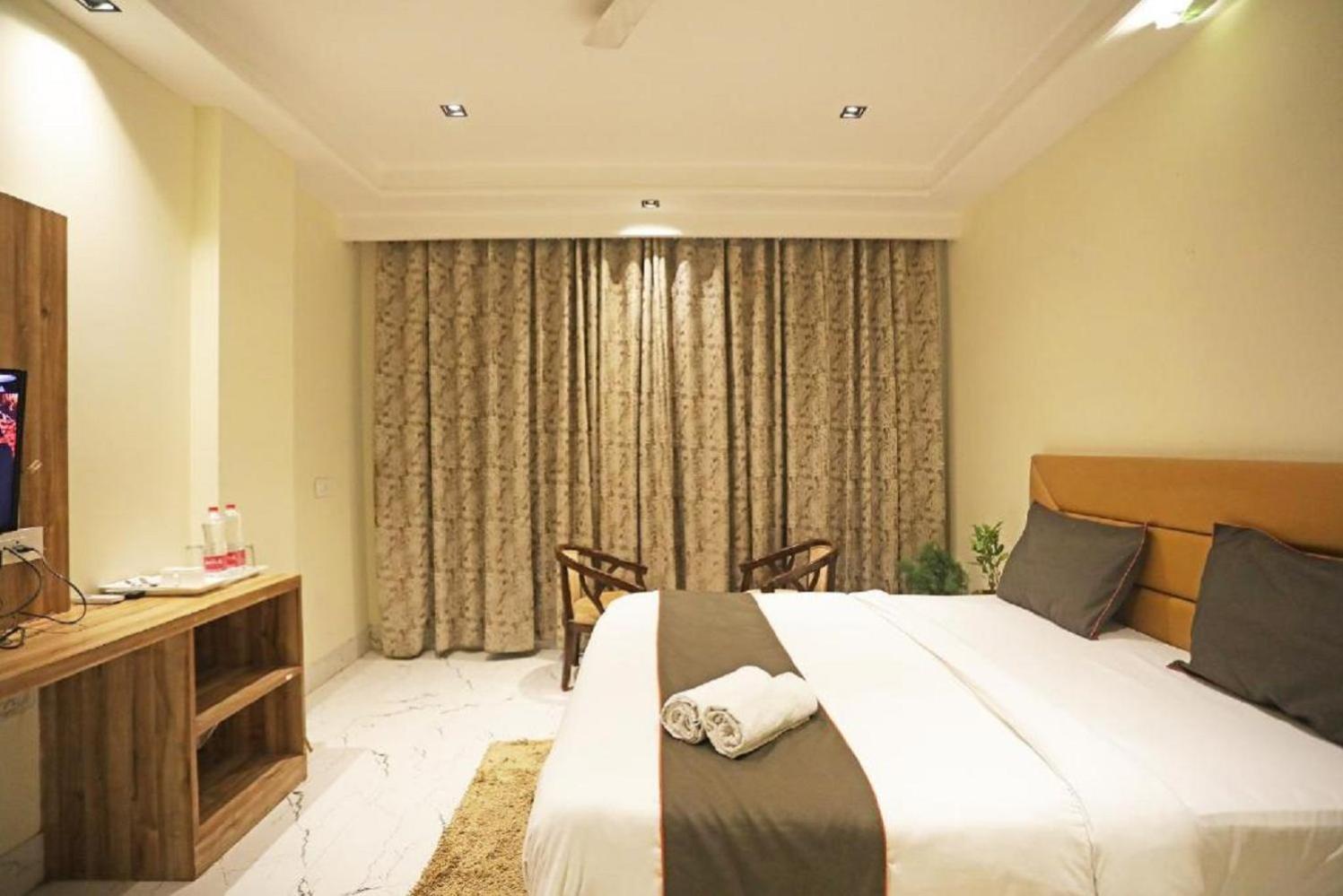 Hotel Royal Paradise By Kdson Nuova Delhi Esterno foto