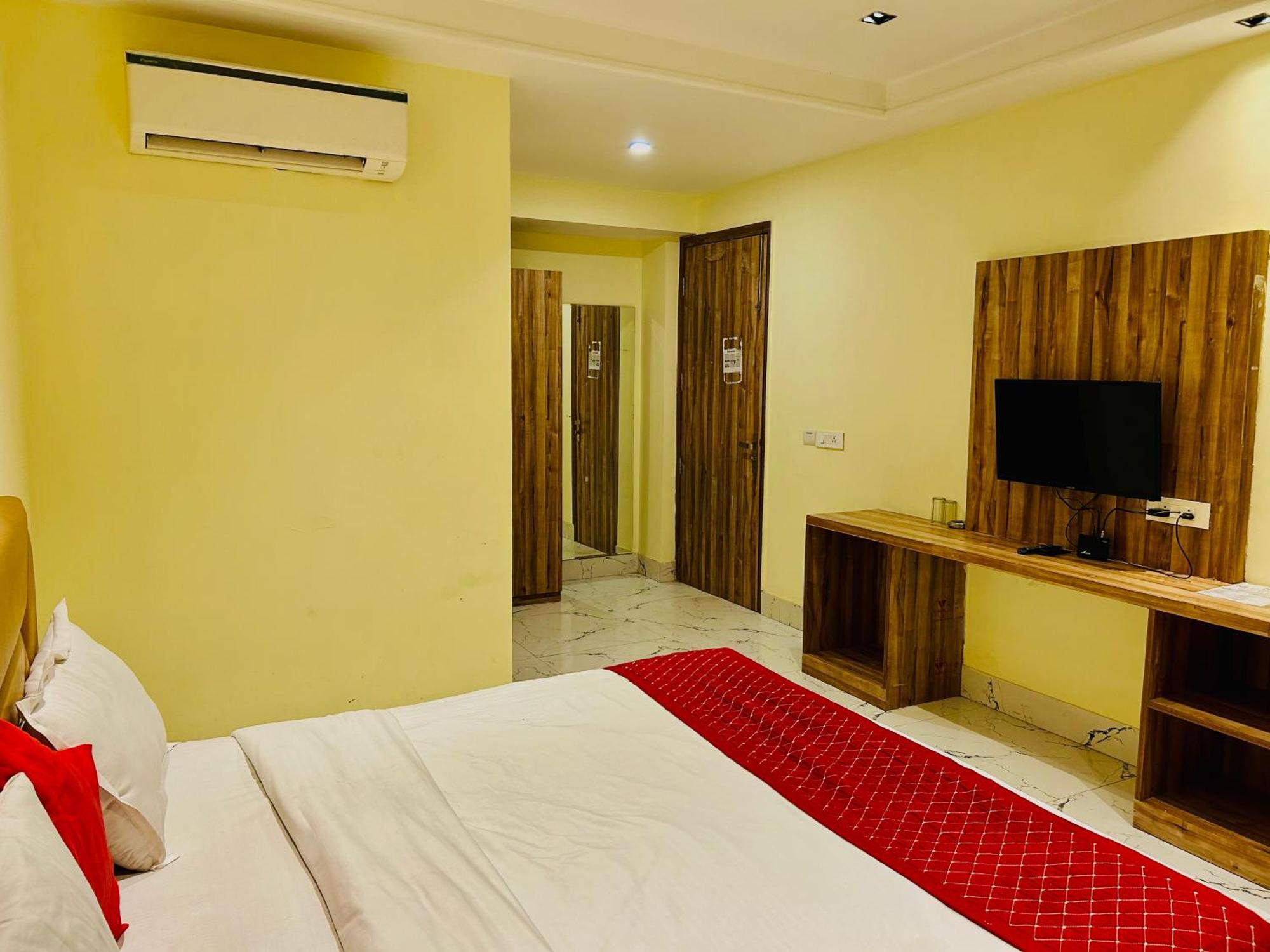 Hotel Royal Paradise By Kdson Nuova Delhi Esterno foto