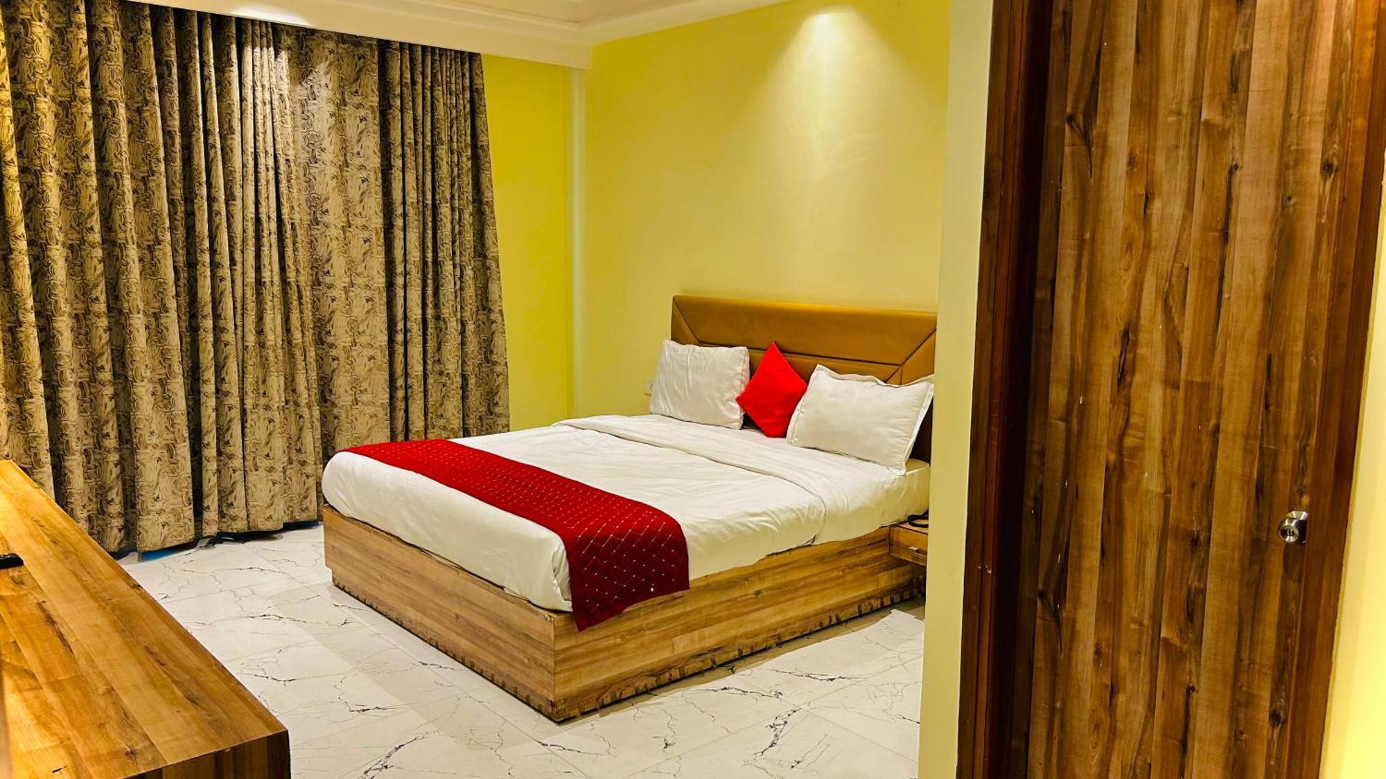 Hotel Royal Paradise By Kdson Nuova Delhi Esterno foto