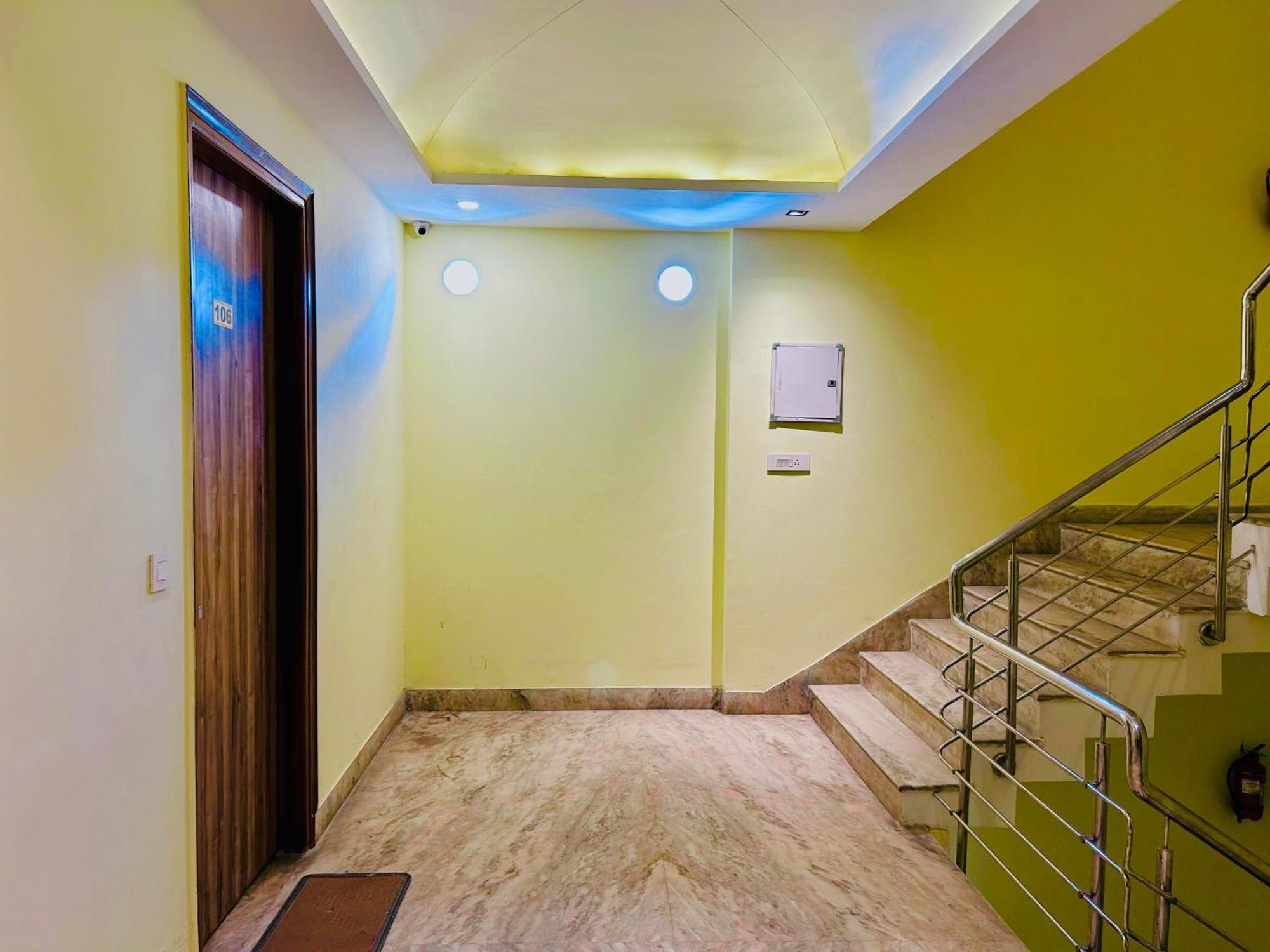 Hotel Royal Paradise By Kdson Nuova Delhi Esterno foto