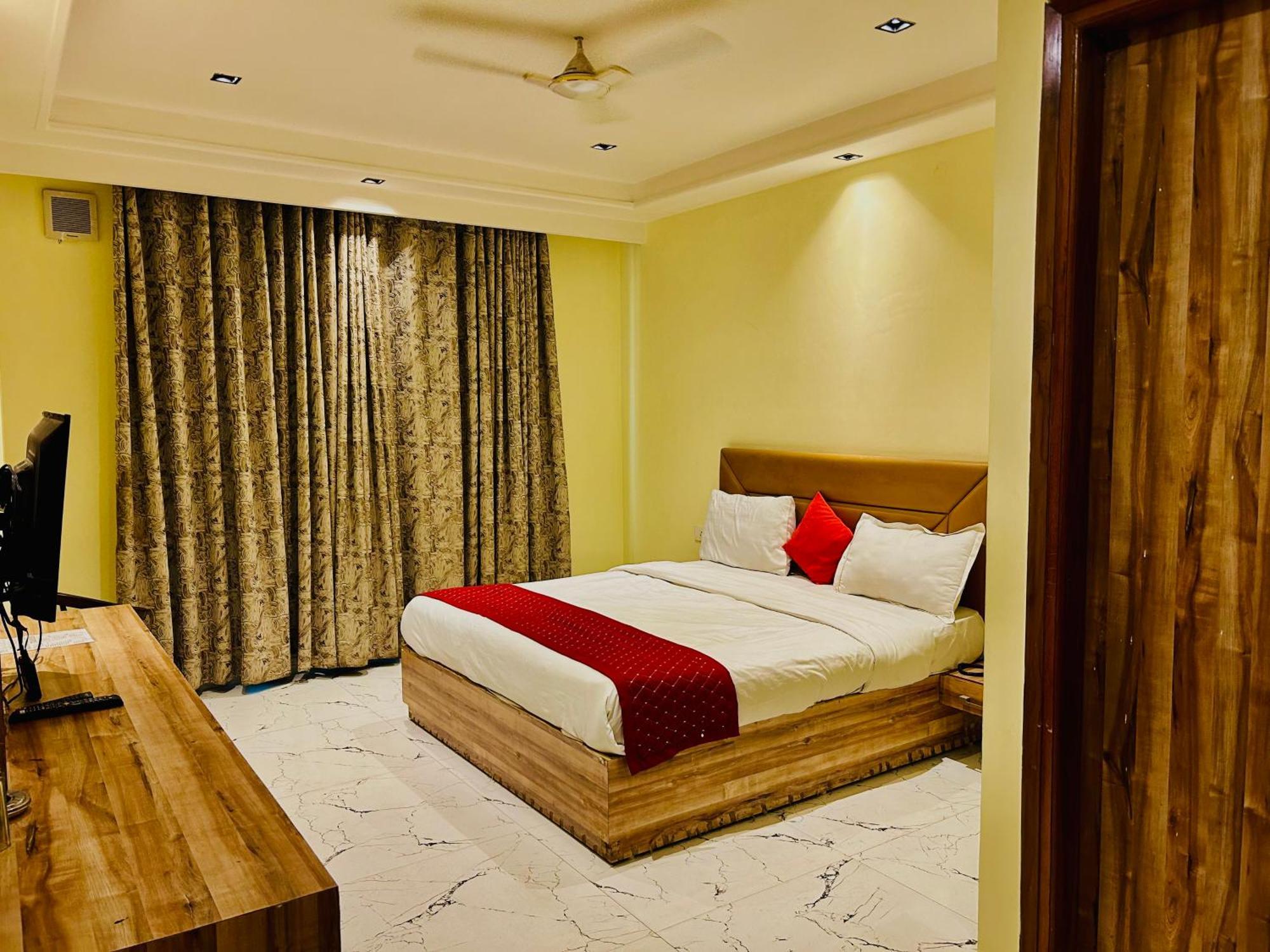 Hotel Royal Paradise By Kdson Nuova Delhi Esterno foto