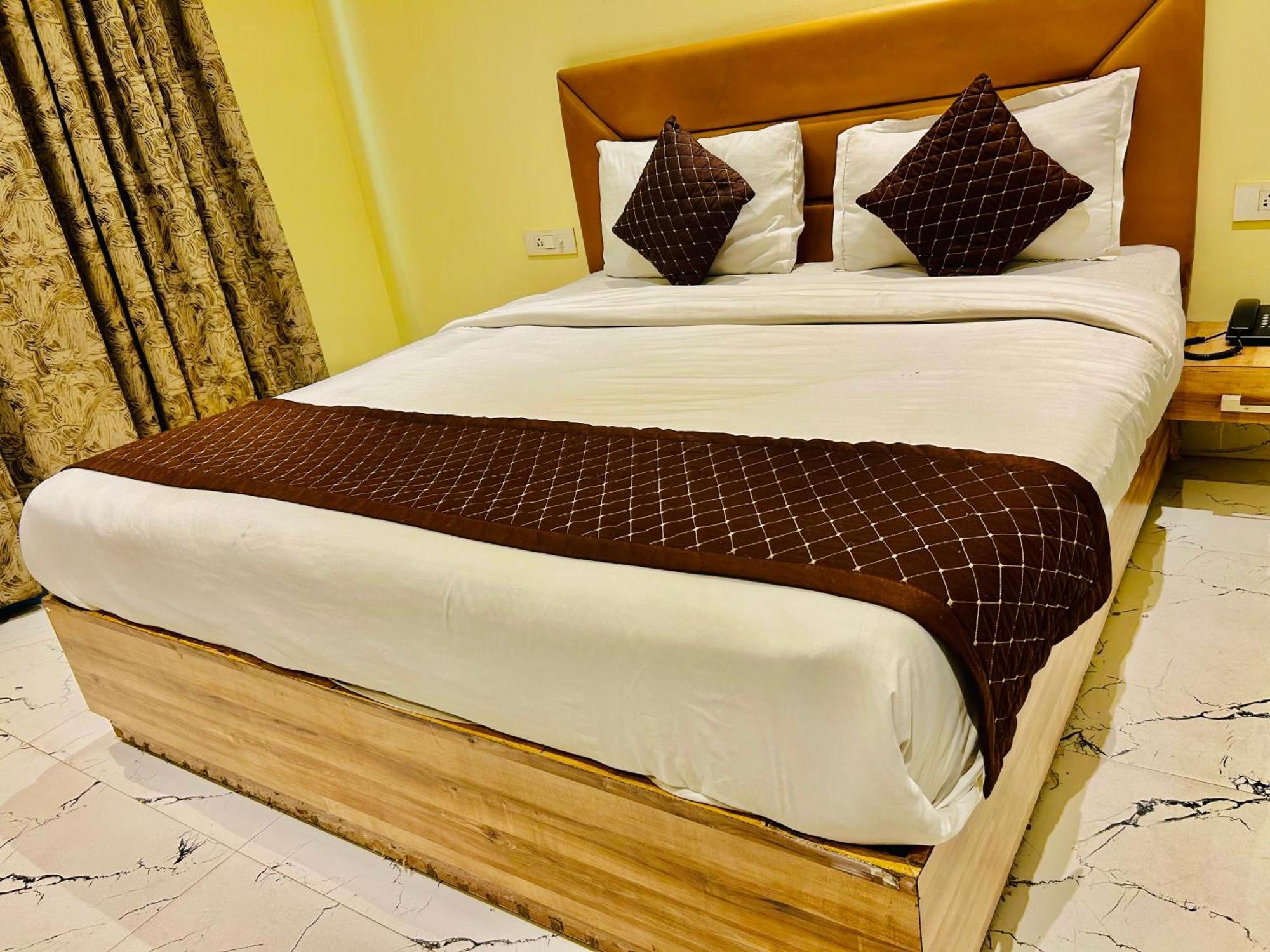 Hotel Royal Paradise By Kdson Nuova Delhi Esterno foto