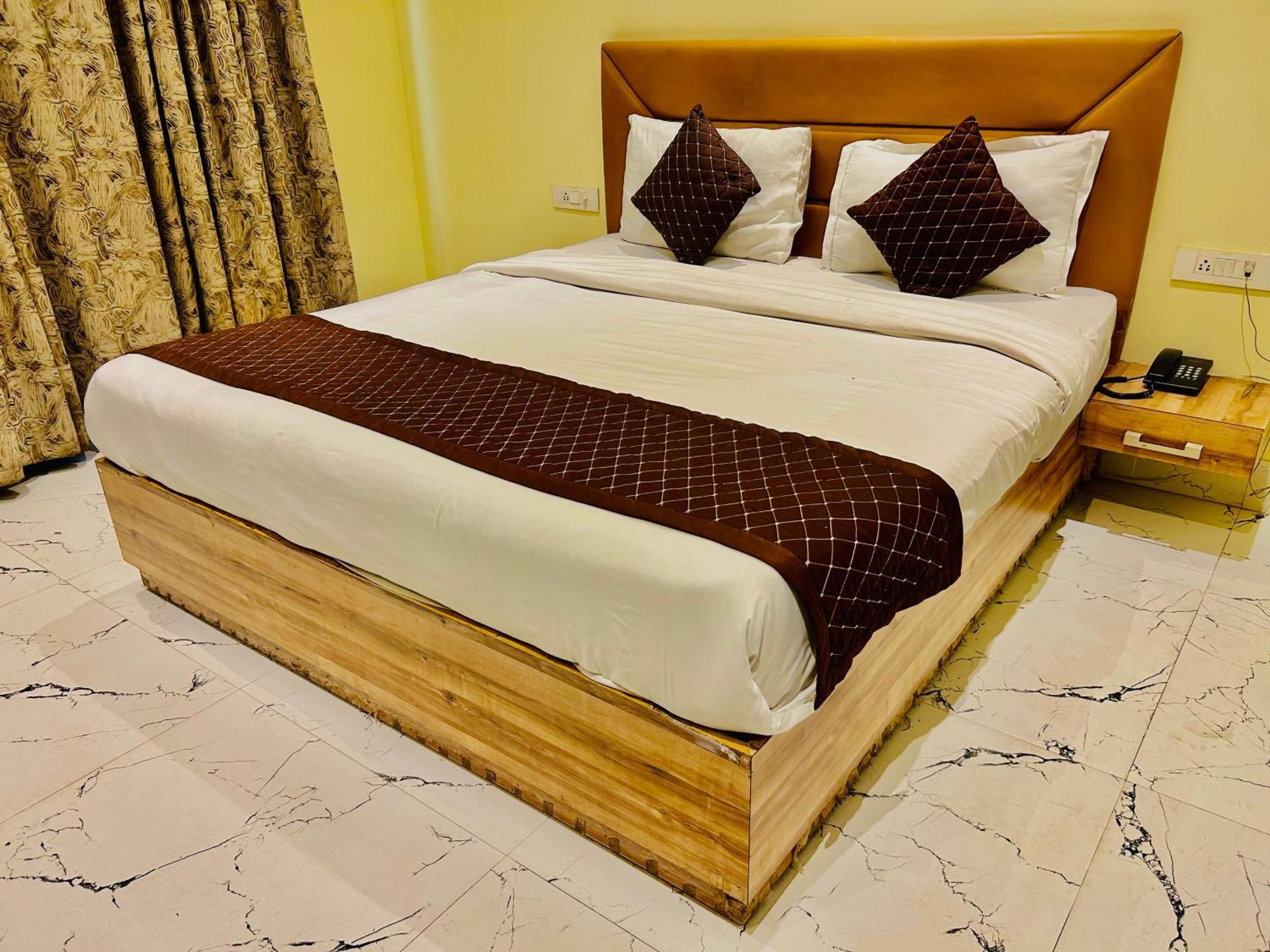 Hotel Royal Paradise By Kdson Nuova Delhi Esterno foto